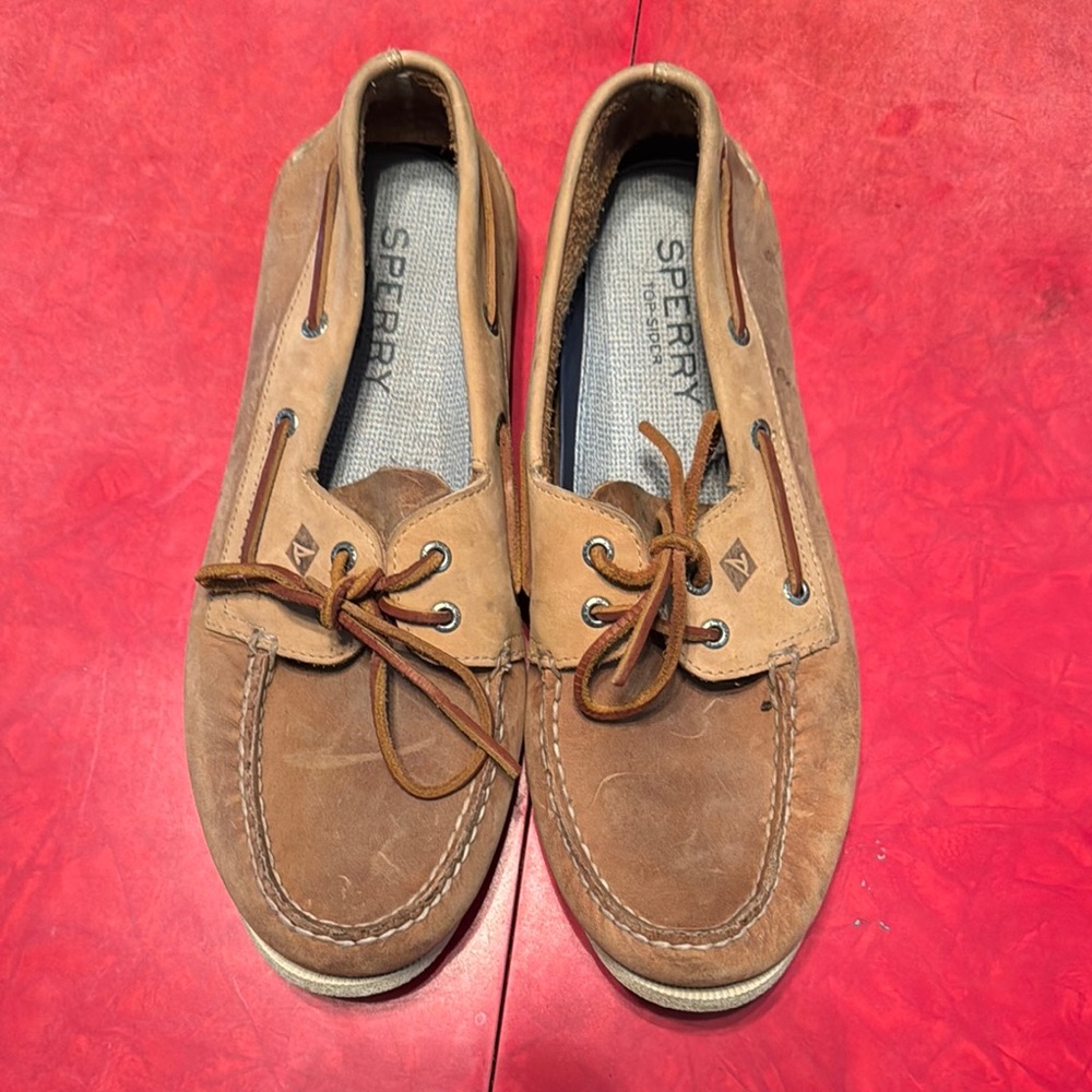 Sperry Tan Boat Shoes with Classic Moccasin Stitching
